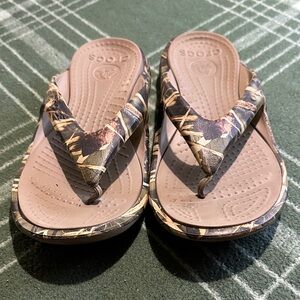 CROCS Men size 11 Camouflage Sandals